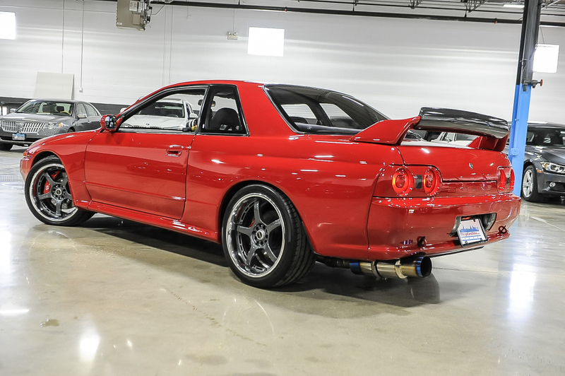 Illustration for article titled Check Out How Unbelievably Shiny This 1990 Nissan Skyline GT-R Is